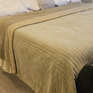 Pottery Barn Cream Quilted Bedspread